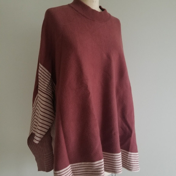 Poncho style cape sweater - Picture 2 of 8
